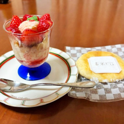苺パフェの写真